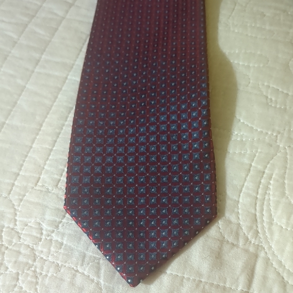 Men's Burgundy Micro-Pattern Dress Tie